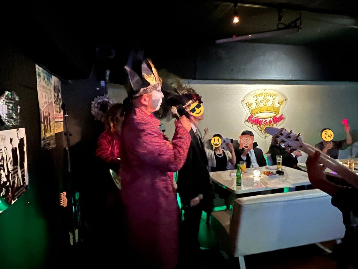 Song_For_Jaco's tweet photo. 聖飢魔IIを教えてくれた幼なじみの披露宴、二次会を悪魔で占拠してきた😈地元高知の夜を恐怖に染めてきました〜閣下宗の彼にとって人生初バンドデビュー。喜んでくれたかな😊
#TOOO EVIL https://t.co/PM5IiRlBR8