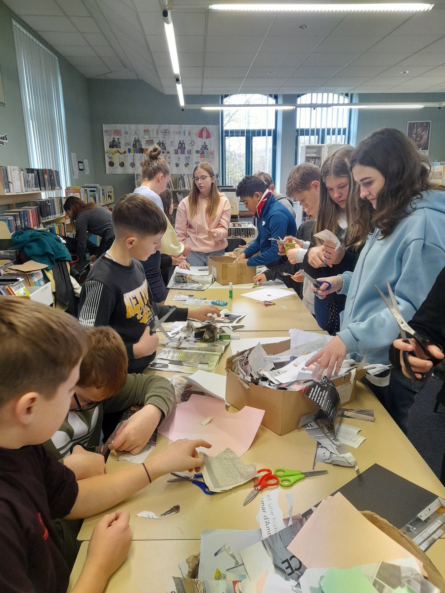 Classe_Denis's tweet image. Quel ravissement lorsque des œuvres du @CentrePompidou viennent jusqu'à nous à Bouligny ! 💜 La caravane du bizarre du @MuseeMobile a passionné les élèves de 6/5e du @clgBouligny ! @BoulignySvt @MissTrivini @MadameMayer Merci de faire voyager les œuvres et nos têtes blondes !