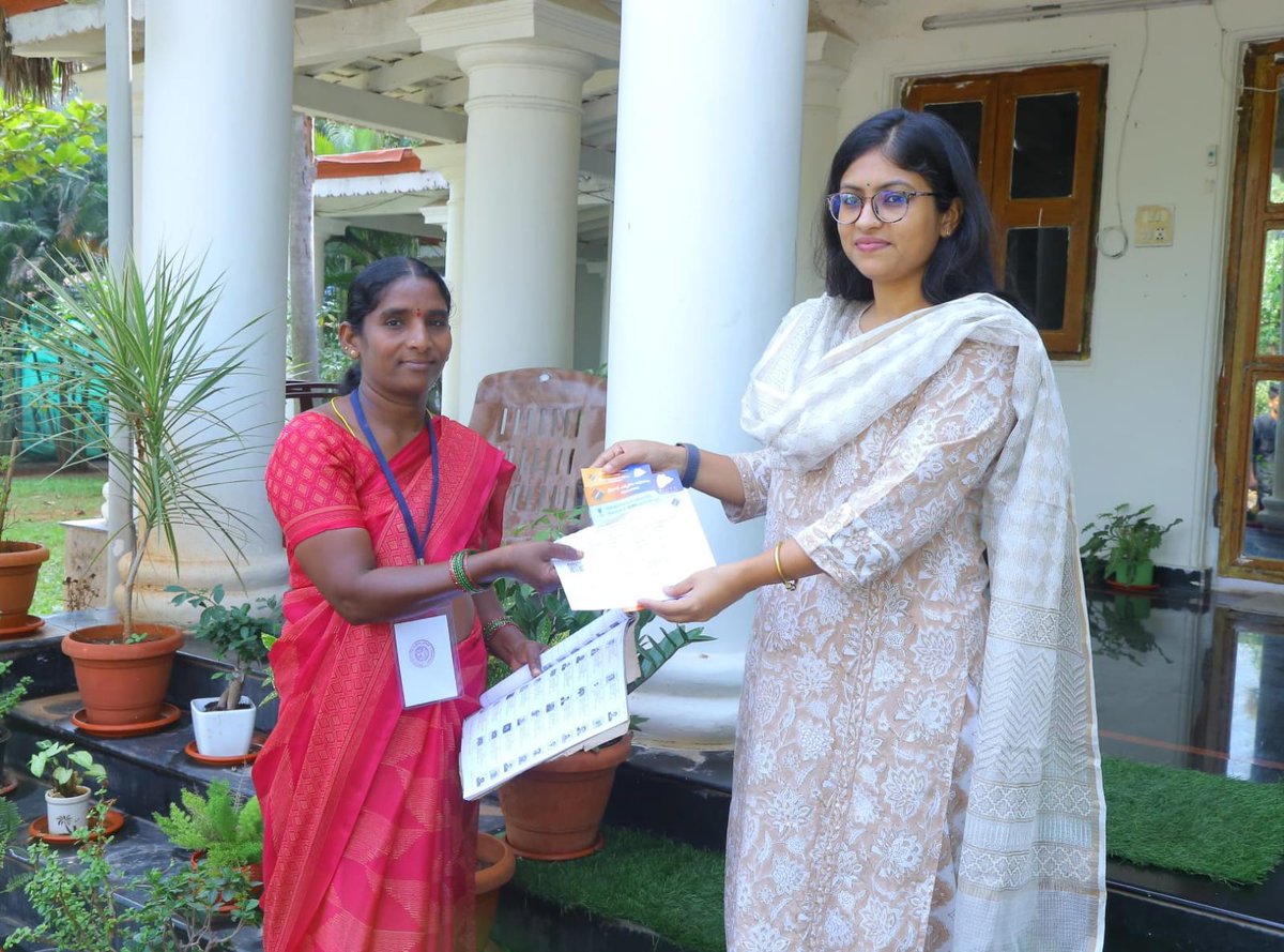 DEO_HNK's tweet photo. Voter Information Slip distribution started in Warangal West and Parkal Constituencies. The Collector, Commissioner of Police and other officers received VIS today. It has details of voter,  polling station along with QR code  to make voting easy for citizen.
#ECI #CEOTelangana https://t.co/fupMNcs6k7