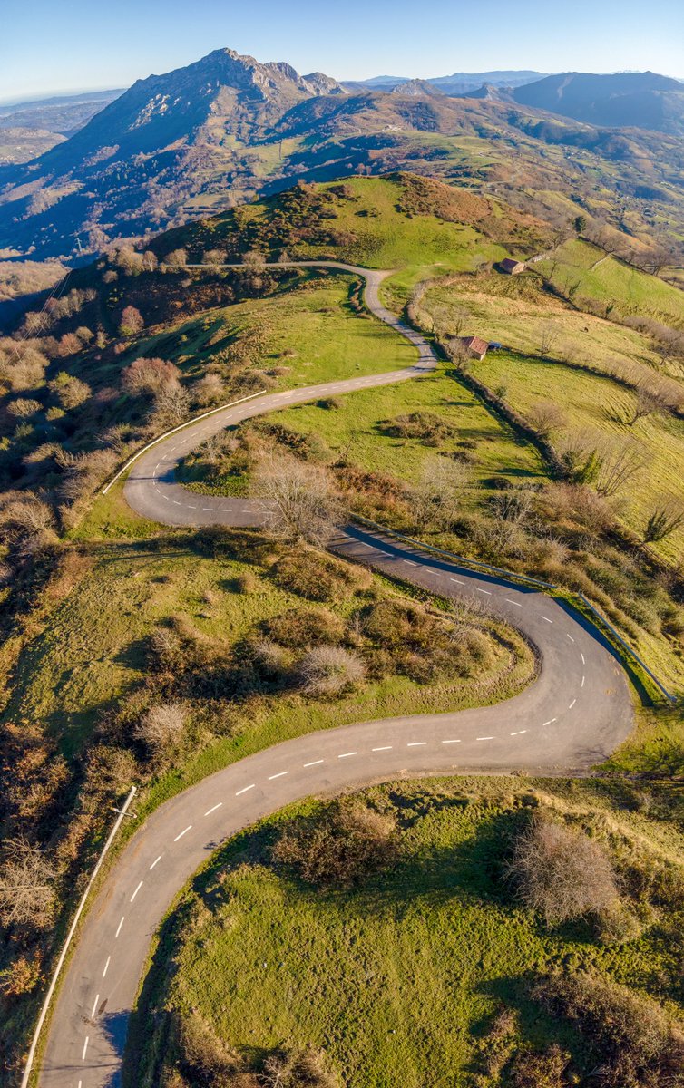 AsturCycling's tweet photo. Route 3 - The King Angliru
#angliru #riosa #morcin #lifestyle #photo #naturephotography #landscapephotography #naturalparadise #travel #cyclinglife #cyclinginasturias #cyclingexperience #explore #asturcycling #nature #roadslikethese #roadcycling #travel #luxurytrip 🌍: Angliru https://t.co/TQ39ZIy4Y3