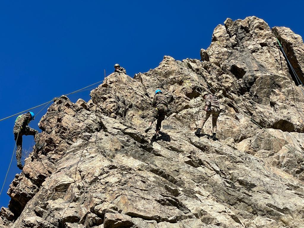 Орыс секс фильм Менттер семіз орыс шлюхаларын қалай блять