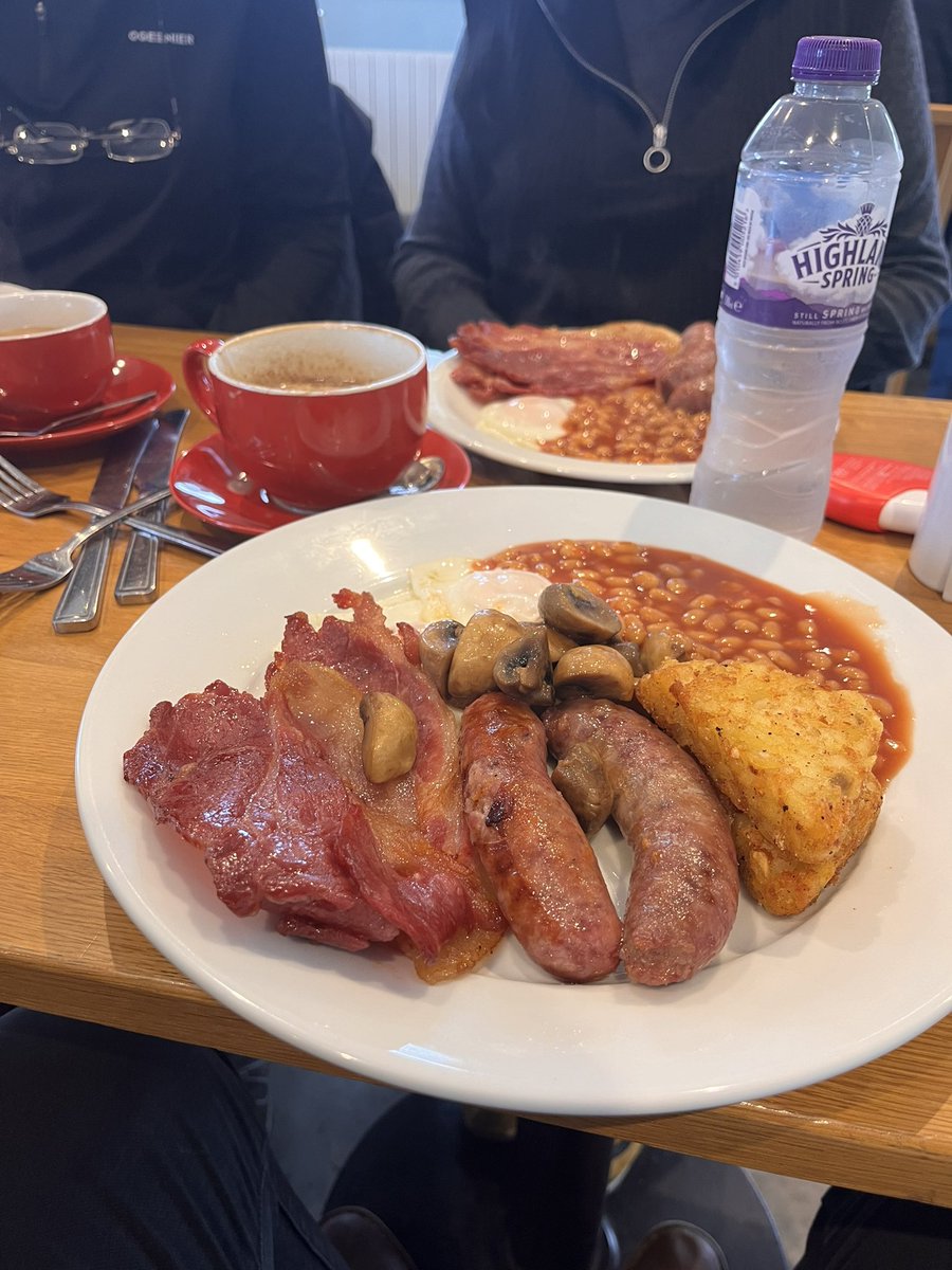 Now we’re talking . If you are ever passing on the Rocester level make sure you call into Staffordshire meats  #fullenglish