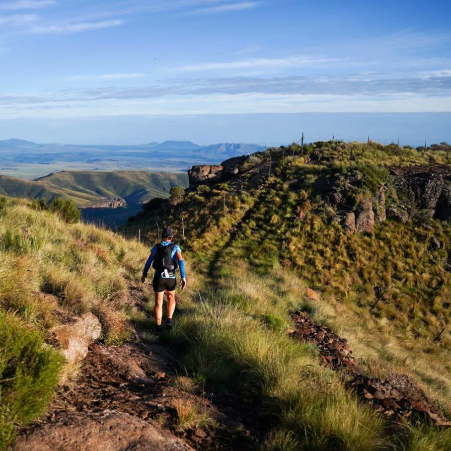 Scenes from near CP1 The Tower this morning at @kway_za SkyRun 2023 #hellofarun #kwayskyrun #skyrun2023 #gearupgetout @Suunto_Fitness @racefood @SportraxsInt