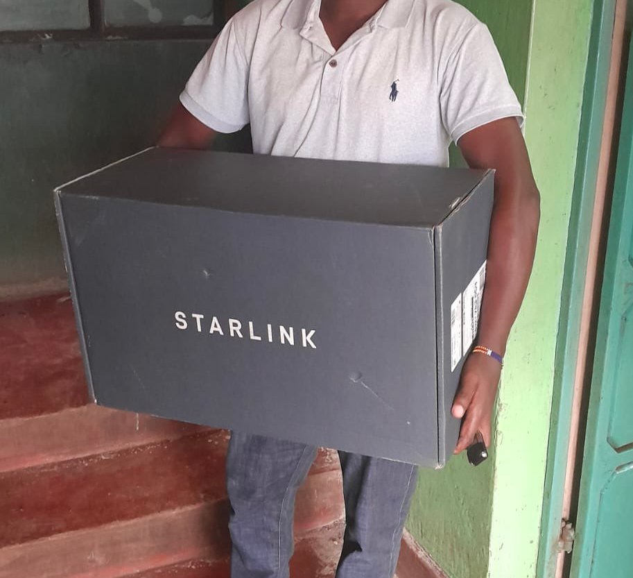 Starlink has arrived for the Kenya node 🇰🇪 Next steps:
- Set up
- Test
- Run Ethereum DVT validators in January 2024!
@DAppNode @ObolNetwork <a href="/ssv_network/">SSV Network</a> <a href="/LidoFinance/">Lido</a> <a href="/ether_fi/">ether.fi</a>