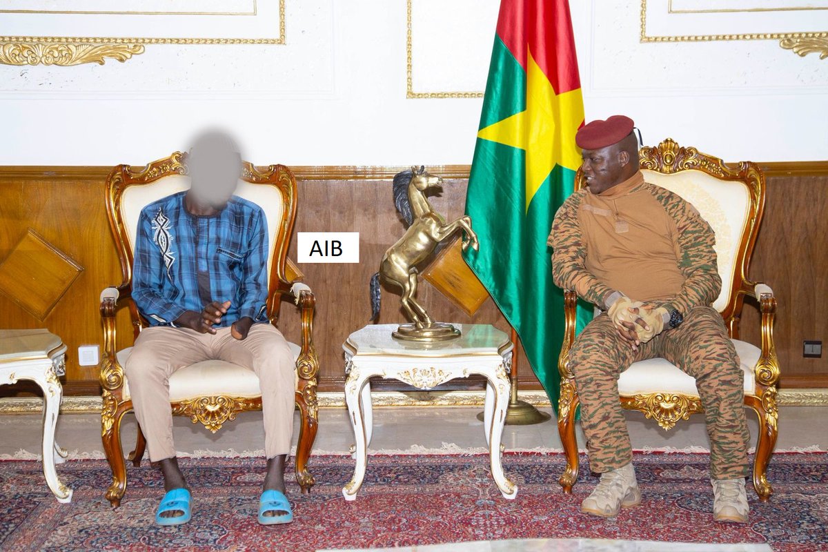 TiladoAbga's tweet image. #Burkina Le  chef de l'État  le capitaine Ibrahim Traoré, a salué aucours de la semaine, la  bravoure et la témérité d'un Volontaire pour la défense de la patrie  (#VDP) qui a continué à traquer les #terroristes, malgré une main amputée  lors d'intenses combats #AIB #Lwili #TL226