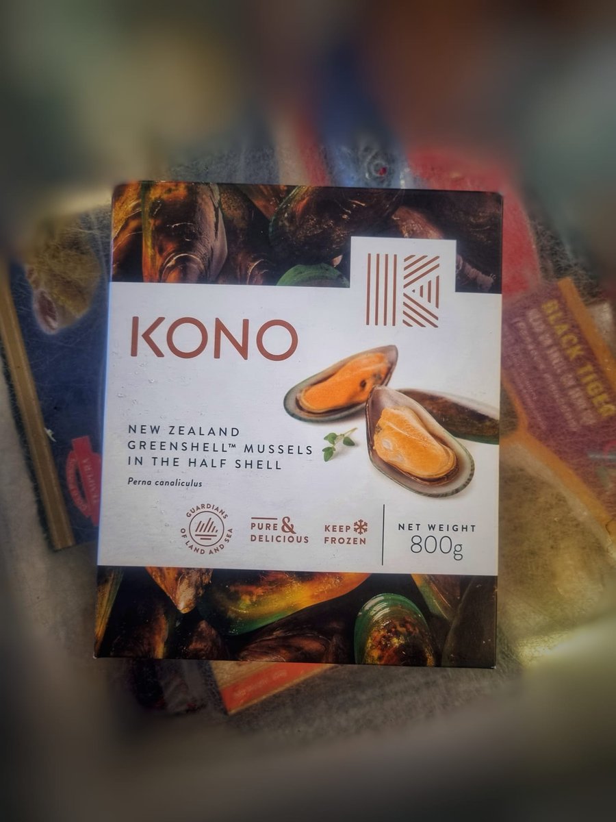 KimQuang12's tweet photo. Savor the crunch! Samosas, spring rolls, mussels, and crab claws—frozen delights await! 🍤📷#TastyBites #frozenfood #essex #southend #orientalshop https://t.co/v17tkUWHfv