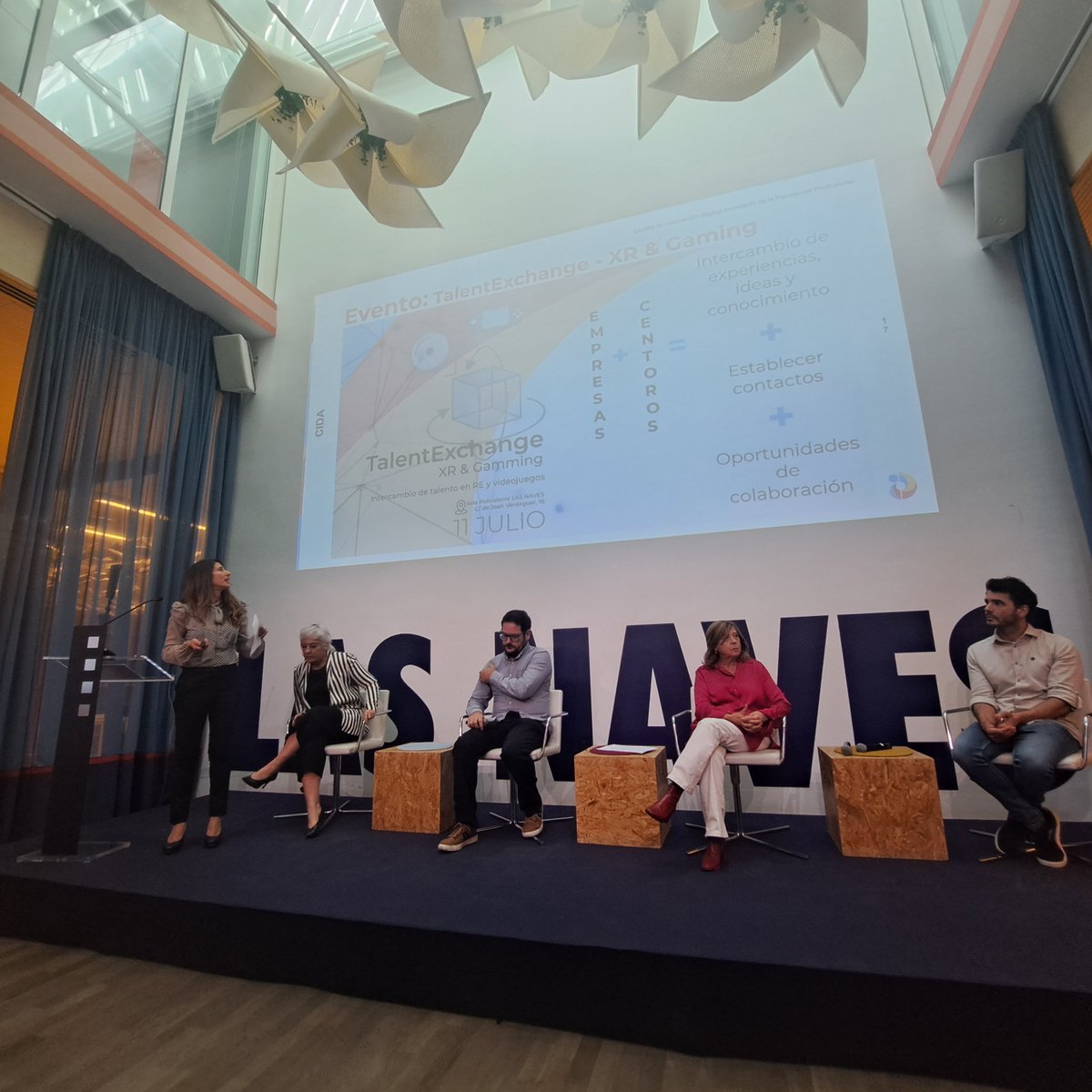 Ejemplos de proyectos de innovación en FP. XR &amp;Gaming. #VRDayValencia con AVRE. 
<a href="/GVAeducacio/">GVA Educació</a> @CIDA @ IES Leonardo da Vinci