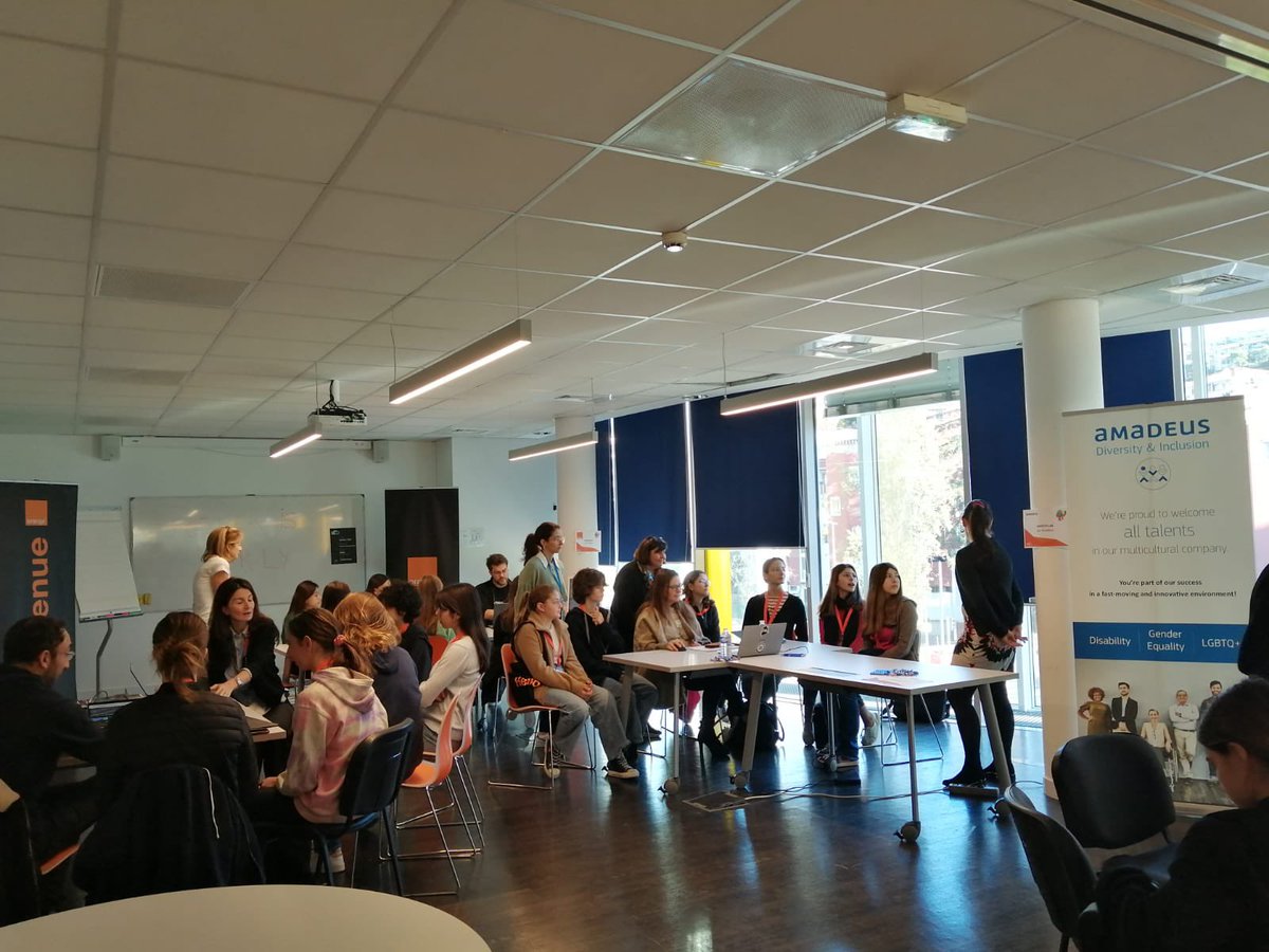 WhatHackers's tweet photo. Le Girls Tech Day 👩‍🚀👩‍💻👩‍🔬 a bien démarré ce matin @HubNCA à Nice. Plus de cinquante jeunes filles sont initiées aux métiers de la tech à travers différents ateliers animés par nos partenaires et sponsors.

#CotedAzurFrance #WomenInTech #What06 #What06GTD2 #GTD2023 https://t.co/WGtNaKKAI3