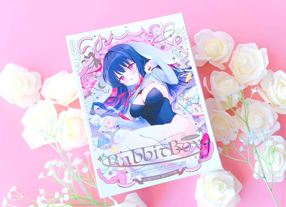 そして、パッケージも唯一無二です!
ロイヤルプリンセスをテーマに、全面に銀箔押しを施した、ぬい専用BOXです。イラストはセット限定の描き下ろし!🎀… 