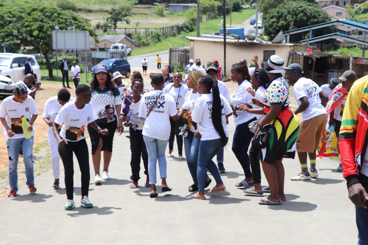 vote_ifp's tweet photo. IFP Supporters at Umlazi out in numbers at voter registration sites. Ungasali! Have you registered to vote? Let your voice be heard! π³οΈ #VoterRegistration #RegisterToVoteIFP #Kungawe https://t.co/DXB8NkIRNP