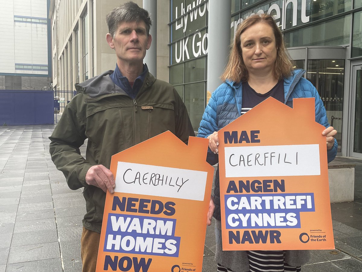 People in #Caerphilly are struggling to cope through the energy crisis. We’re working to tackle this locally and asking @WayneDavid_MP to take serious action to lower bills, keep homes warm and cut carbon emissions. 

Are you with us?

#UnitedForWarmHomes @friends_earth