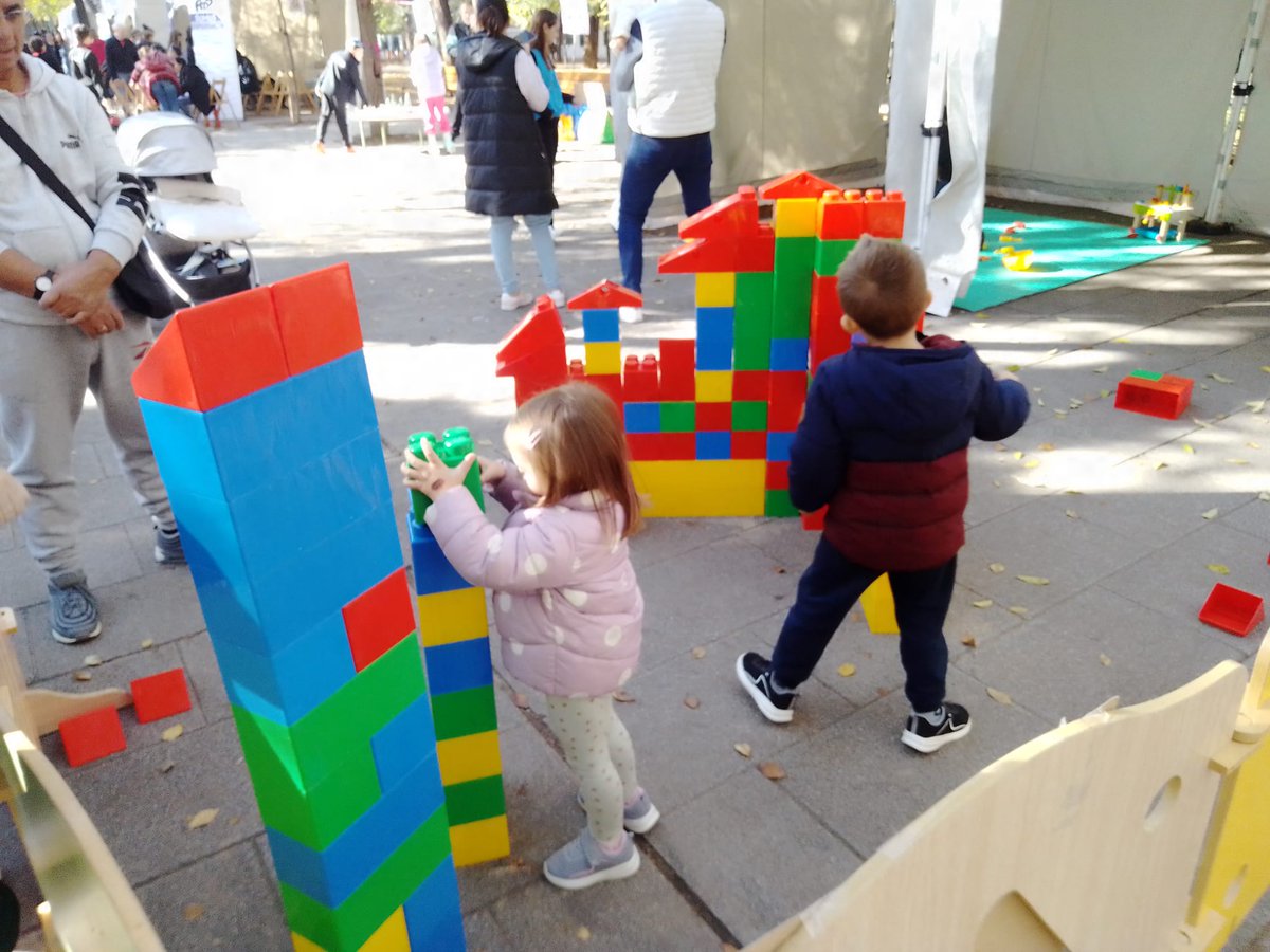 Jornada lúdica por el #DíaMundialdelaInfancia organizada por el Área de Infancia del <a href="/AytoPinto/">Ayuntamiento de Pinto</a> en Parque Egido, está tarde en P. Alberto Contador. Ven a disfrutar de todo lo que hemos preparado.