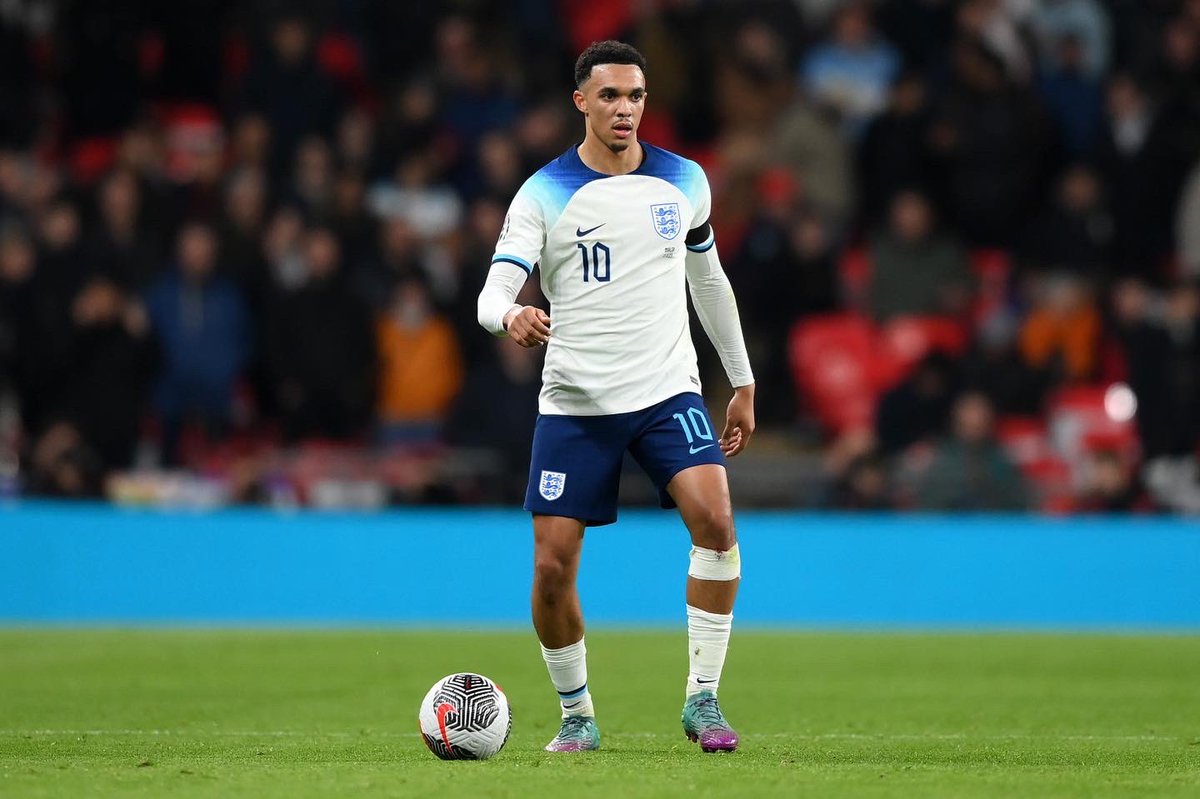 TrentAA's tweet photo. Friday Night Lights 🏴󠁧󠁢󠁥󠁮󠁧󠁿 https://t.co/16wl9YOoIc