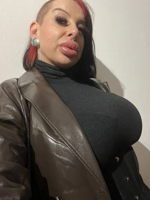 Ort der S&uuml;nde! Montag, 20.11.2023, um 21:30 Uhr! Verrate mir Deine Geheimnisse! @duunu_tv https://t.<a href="/tag/love"class="tags"><span>#love</span></a><a href="/tag/weihnachtszeit"class="tags"><span>#weihnachtszeit</span></a><a href="/tag/happytime"class="tags"><span>#happytime</span></a><a href="/tag/adventszeit"class="tags"><span>#adventszeit</span></a>