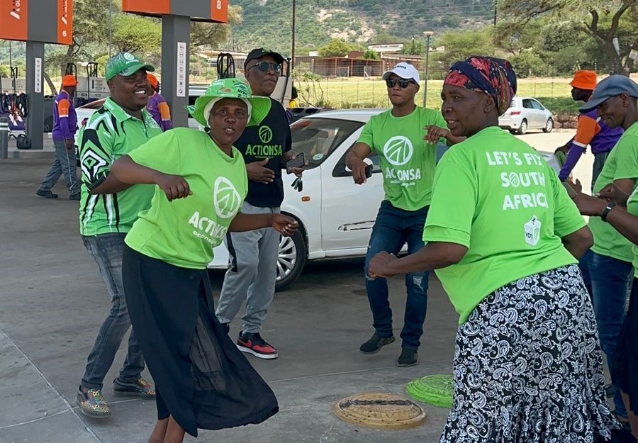 Action4SA's tweet image. Limpopo Province 💚

Vibrant Vibes as we welcome the Provincial Chairperson @SelloLediga1 at Ward 1 in Ga-Chuene

#EachOneBringOne #RegisterToFixSA 🇿🇦