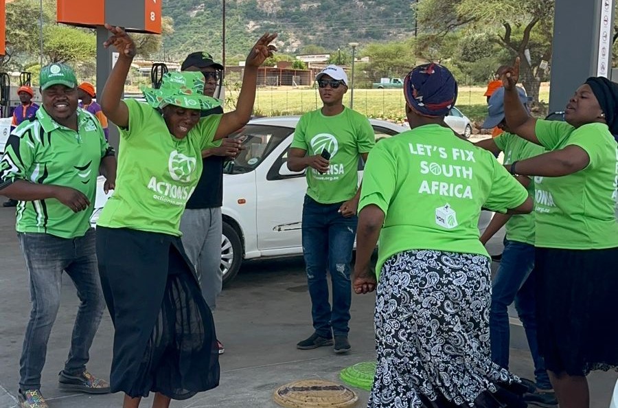Action4SA's tweet image. Limpopo Province 💚

Vibrant Vibes as we welcome the Provincial Chairperson @SelloLediga1 at Ward 1 in Ga-Chuene

#EachOneBringOne #RegisterToFixSA 🇿🇦