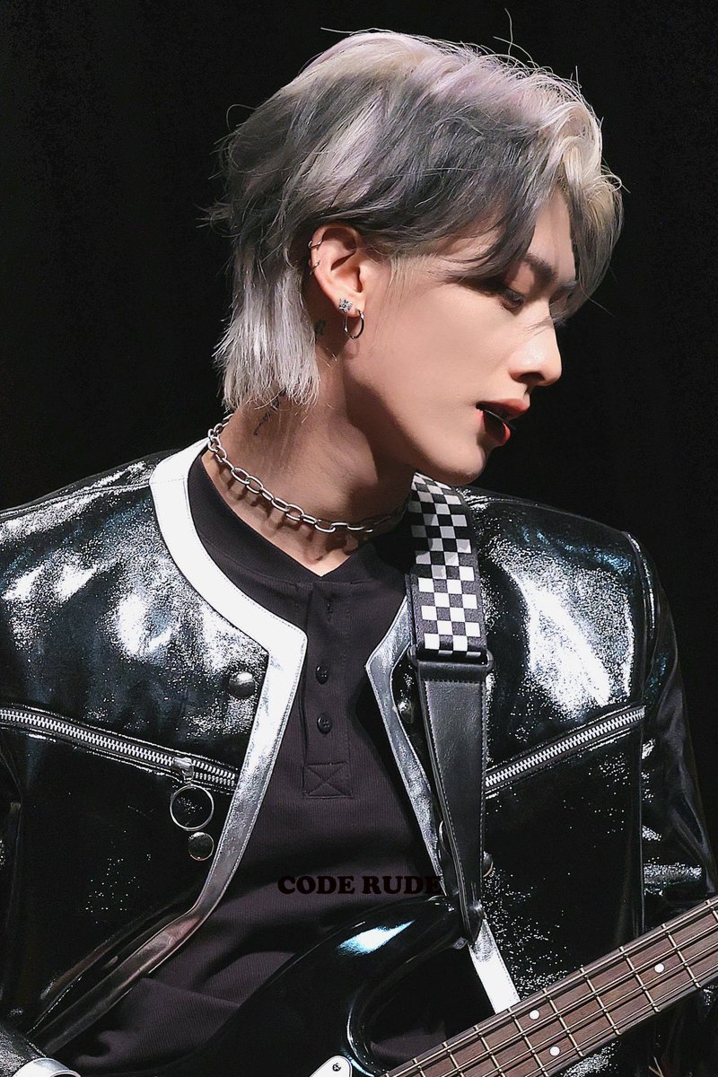 0520RICKY's tweet photo. BASSIST RICKY OMG https://t.co/iPem7BON45