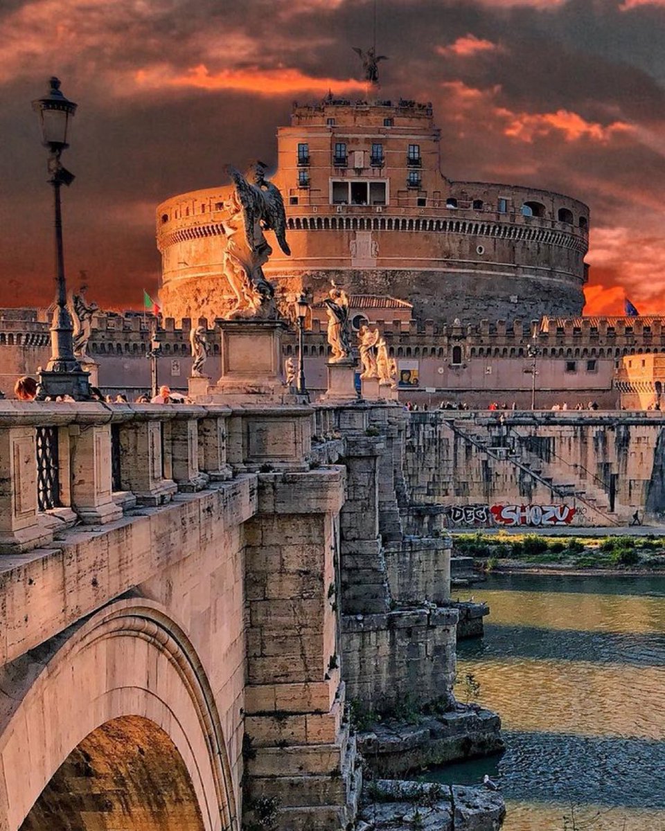 JamesLucasIT's tweet photo. Castel Sant'Angelo, Rome https://t.co/kWHMKLlDZG