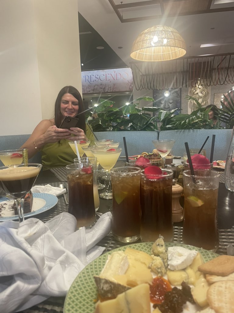 Boozy Brunch Dubai style 🤷🏼‍♂️😜🕺🏼