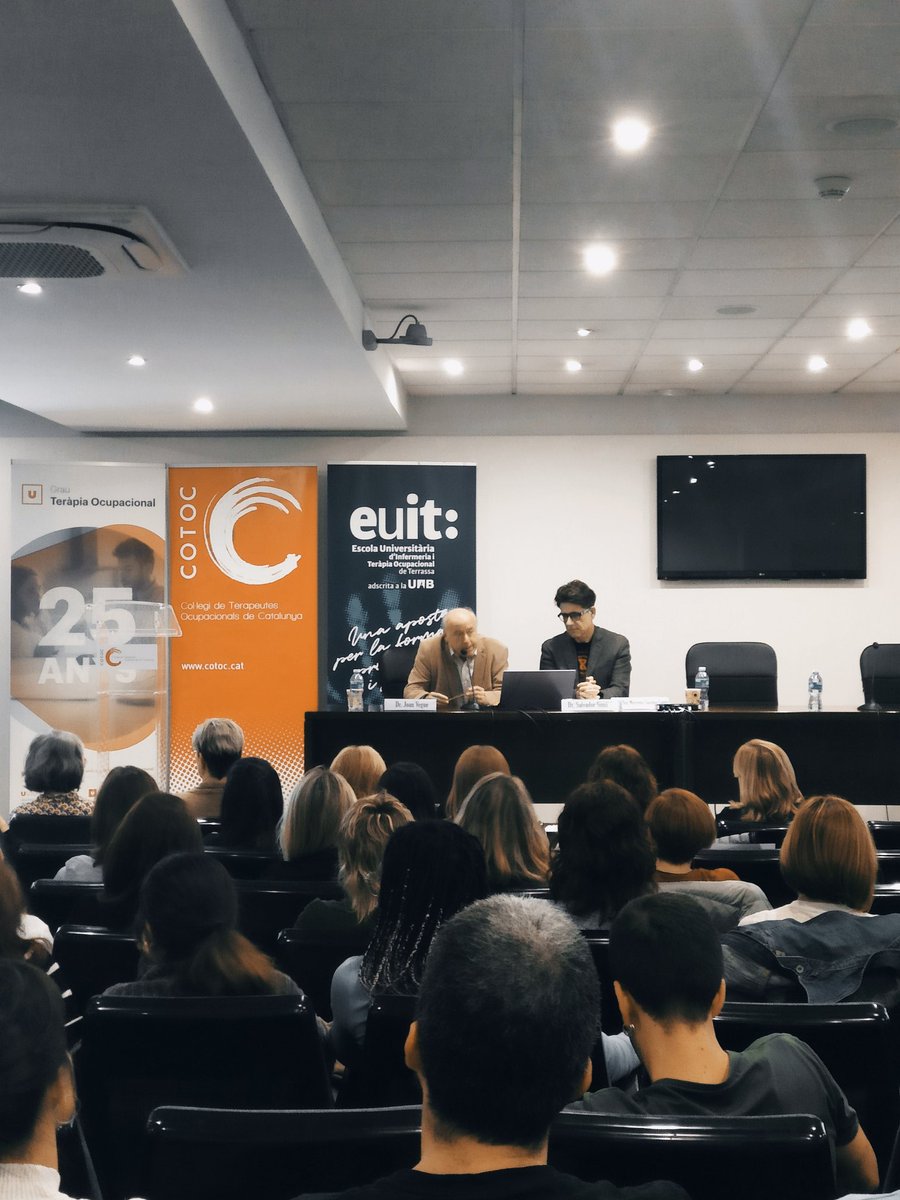 2na taula: Rellevància de l'àmbit comunitari i de proximitat en el territori  en el model de l'atenció a la salut mental. El rol de terapeuta ocupacional. Gràcies al director del pla director de salut mental i addiccions. <a href="/salutcat/">Salut</a> @joanvegue