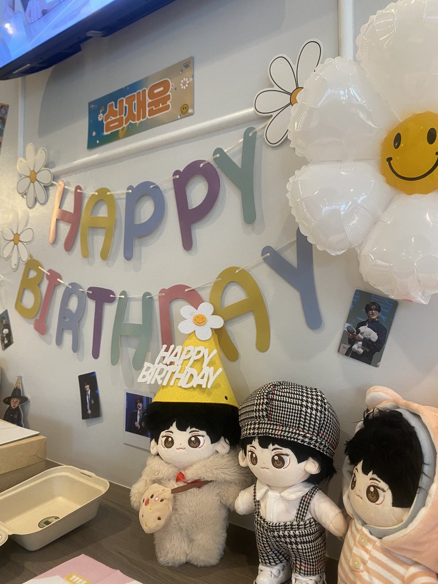 crexia_'s tweet photo. 💛💙💛💙
#YuniquelyYoursJake #EnpireEvents
@ENpireEvents #JAKE #ENHYPEN_JAKE https://t.co/yXb3niAzjl