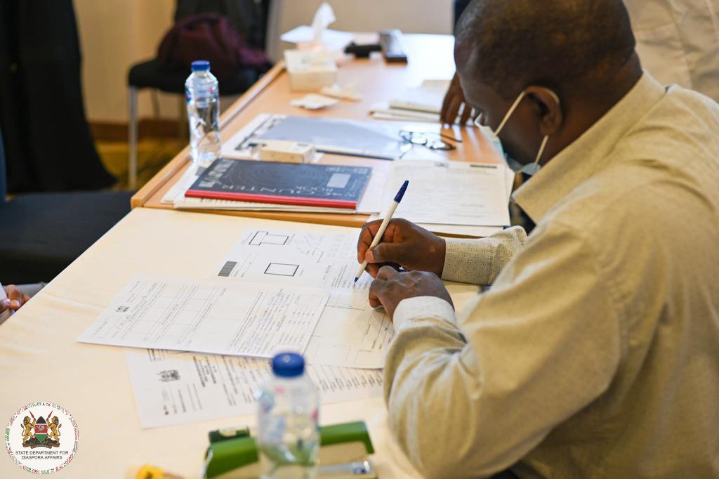 Diaspora_KE's tweet photo. 𝗗𝗮𝘆 𝗧𝘄𝗼: 𝗢𝗻𝗴𝗼𝗶𝗻𝗴 𝗠𝗖𝗦 𝗶𝗻 𝗤𝗮𝘀𝗶𝗺, 𝗦𝗮𝘂𝗱𝗶 𝗔𝗿𝗮𝗯𝗶𝗮🇰🇪|🇸🇦

#MCS2 #MCSQassim #MCSKSA #DiasporaFirst #Hudumamajuu #ConsularServices 1/2 https://t.co/QYfqUboAWk