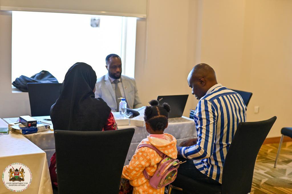 Diaspora_KE's tweet photo. 𝗗𝗮𝘆 𝗧𝘄𝗼: 𝗢𝗻𝗴𝗼𝗶𝗻𝗴 𝗠𝗖𝗦 𝗶𝗻 𝗤𝗮𝘀𝗶𝗺, 𝗦𝗮𝘂𝗱𝗶 𝗔𝗿𝗮𝗯𝗶𝗮🇰🇪|🇸🇦

#MCS2 #MCSQassim #MCSKSA #DiasporaFirst #Hudumamajuu #ConsularServices 1/2 https://t.co/QYfqUboAWk