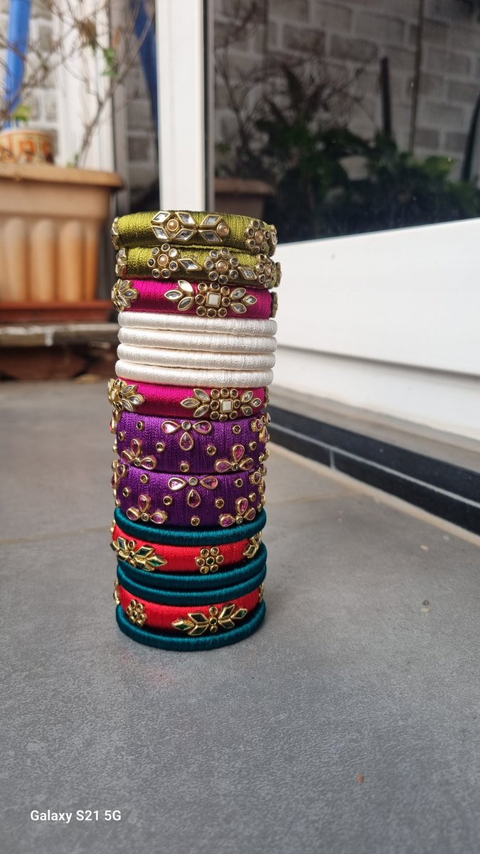 ChandiniMeda's tweet photo. My pass time. And work . #threadbangles https://t.co/GGcKePMNqy