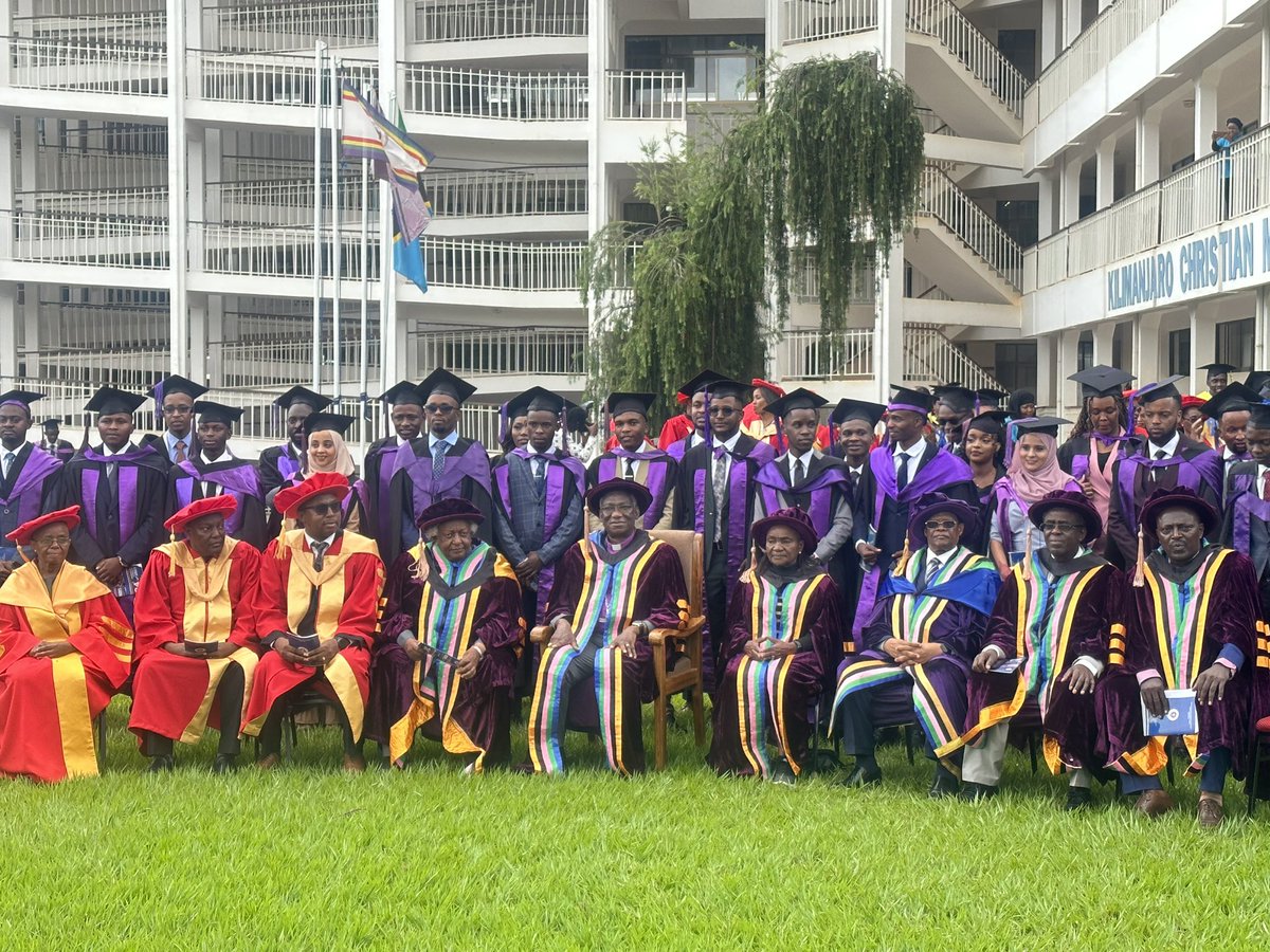 kcmucotz's tweet photo. The Provost of KCMUCo congratulates all students who have graduated today and argue all students to work harder and take this event as the beginning of a great milestone and not a moment of relaxation. https://t.co/vbzTIpcyjX