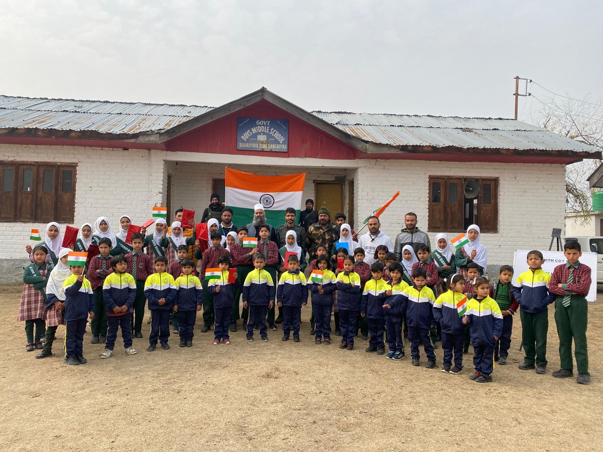 kasheer_w's tweet photo. Seelu Army Camp fosters student bonds &amp; spreads joy at GBMS Bohripora during A Day with Coy Cdr. Carrom, chess, tug of war, musical chairs &amp; sprints added excitement. The event breaks the routine, encouraging students to study hard for long-term goals. 
#NayaKashmir
#IndianArmy https://t.co/cI25FwOhEn