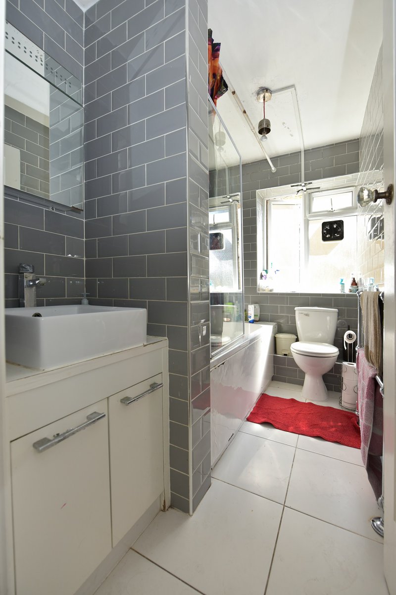 HMOLettingAgent's tweet image. 🏠 Transforming Challenges into Opportunities in Merton! 🏠
See how we converted a 5-bedroom home into a high-yield 6-bedroom HMO generating close to £5000/month!

📖 Read More: hmolettingagent.co.uk/merton-hmo-con…

#HMOConversion #Merton #FireSafety #HighYieldProperty