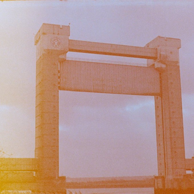🎥 Flood Barrier by #TurnerPrize nominee Catherine Yass is now screening at <a href="/EastburyManor/">Eastbury Manor House NT</a>. The new film raises awareness of rising sea levels and urgent environmental changes. 

Find out more 👇🏾 
orlo.uk/9cHe4

<a href="/Create_London/">Create London</a> <a href="/CllrAshraf/">Cllr Saima Ashraf</a>