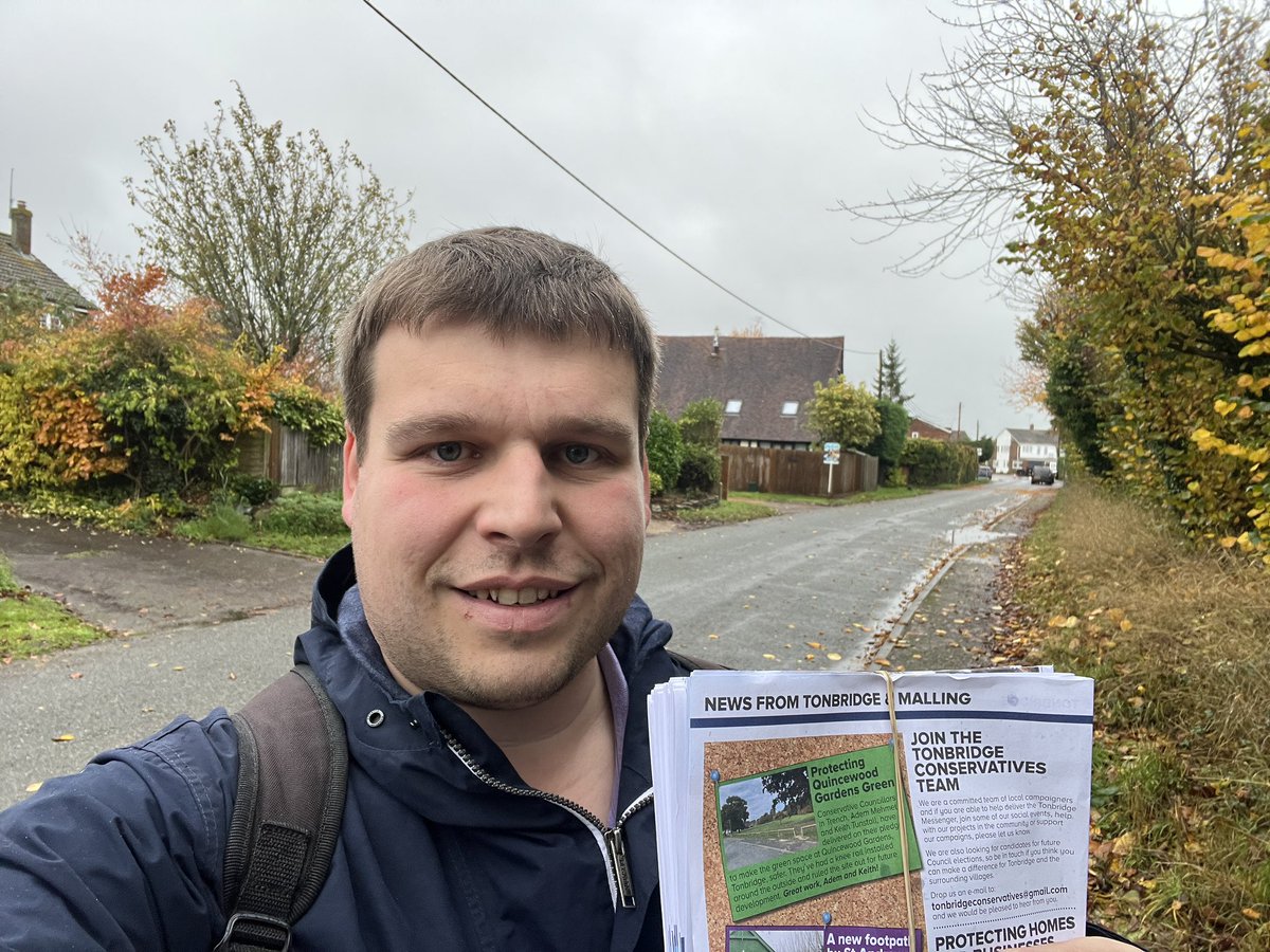 Campaigning never stops in #Tonbridge and #Malling! 

Busy morning in the Hale Street hamlet of East Peckham dealing with local issues and delivering the latest update from myself, <a href="/Snookersarah/">Cllr Sarah Hudson</a>, <a href="/TomTugendhat/">Tom Tugendhat</a> and the whole <a href="/TMBCToryGroup/">Tonbridge Conservatives</a> team.