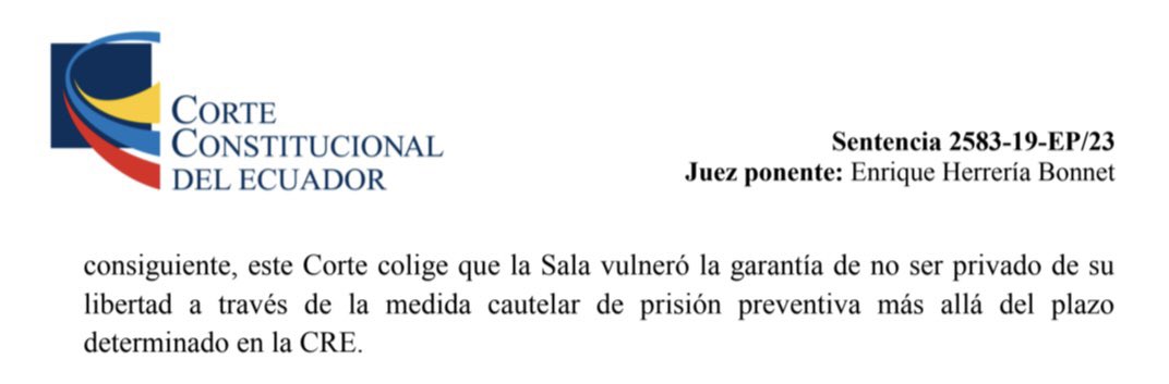 VeronicaLHM's tweet photo. 🔵Sobre la garantía del Art. 77 número 9 de la Constitución

De esta garantía se desprenden dos reglas: 

https://t.co/k5cH3ZFOex prisión preventiva no podrá exceder de seis meses en las causas por delitos sancionados con prisión, ni de un año en los casos de delitos sancionados con reclusión. Si se exceden estos plazos, la orden de prisión preventiva quedará sin efecto. 

https://t.co/Hg0A2zqB1B prisión preventiva se mantendrá vigente y se suspenderá de pleno derecho el decurso del plazo para su caducidad cuando la persona procesada por cualquier medio ha evadido, retardado, evitado o impedido su juzgamiento mediante actos orientados a provocar su caducidad. 

#LaCortedice que un proceso penal se compone de diversas actuaciones procesales y aún cuando se encuentra dividido por varias etapas, comporta un todo en el que se busca determinar si cierta acción u omisión constituye delito o no. 

▶️ En este sentido, cuando en un proceso se dictan varias órdenes de prisión preventiva respecto de un mismo procesado, ya sea en la misma etapa o en diferentes etapas de éste, el plazo de caducidad de la medida cautelar se contabilizará como una sola, ya que se trata de la misma medida pero plasmada a través de distintas órdenes de prisión preventiva. Por ende, incluso si es que en determinada etapa se revocó o sustituyó, aquello no constituye un factor que interrumpa su conteo. 

*Se sugiere leer todo el fallo*

Sentencia No. 2583-19-EP/23.🦉

Juez ponente: Dr. Enrique Herrería Bonnet