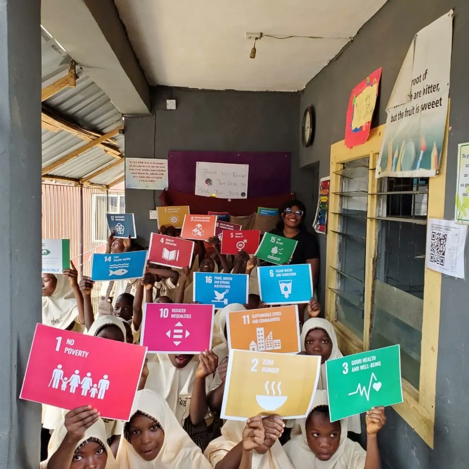 tnci_africa's tweet photo. We are set to extend our #ReadABookTNCI project to Abuja in partnership with Project Karanta to support 10 schools with hanging libraries, educational materials, books, and book reading clubs in hard to reach communities.

Please support us 🙏🏾 

#Hanginglibraries #SDGS  #TNCI https://t.co/RE89hLGPJf
