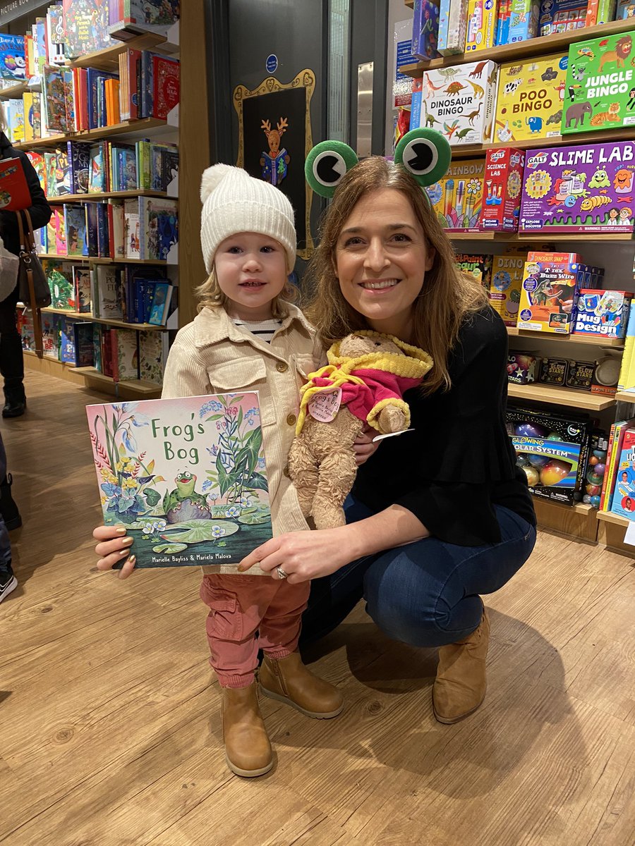 @MarielleBayliss Thank you for sharing your book with Mia and signing her copy! She loved the story and couldn’t wait to show her Mum when we met her after the event! 🐸 #FrogsBog @WaterstonesYarm 📖