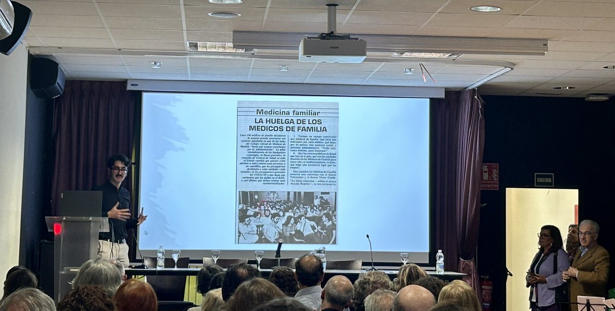 futicool's tweet photo. Se le va a echar mucho d menos… a Tomas Gómez Gascón, q montón d ejemplos nos dio y cuánto hizo por @somamfyc, hoy nuestro actual Presi @Coterto nos recuerda lo mucho realizado y con otr@s Presis @caschilling @JoseLuisQ y vari@s compi/amig@s evocamos su figura. 👏🏻 @OrqDeCabecera https://t.co/aBT7D64xOx