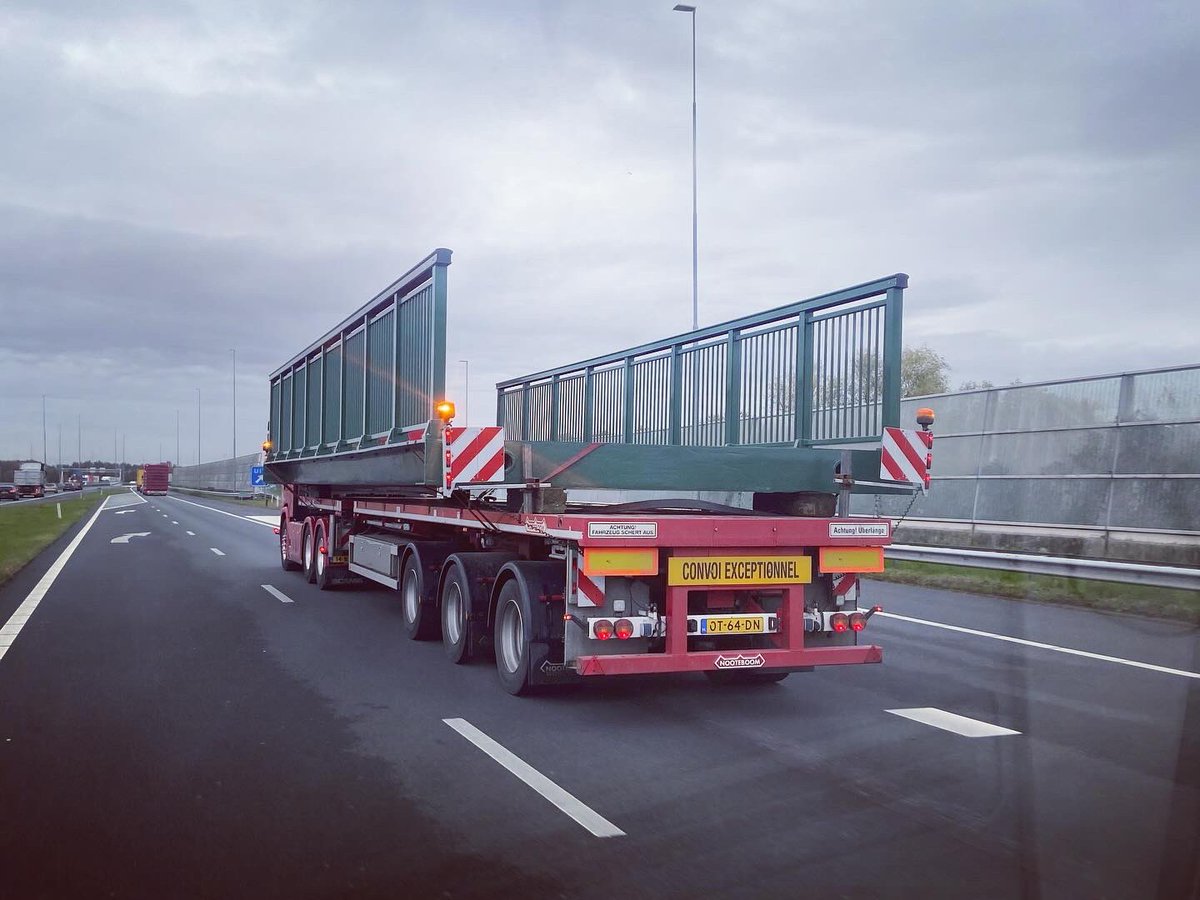 BelgoPilotsBE's tweet photo. Escorting abnormal loads is always a bit of traveling. 😎

🇳🇱🇧🇪🇱🇺🇫🇷🇩🇪

#uitzonderlijkvervoer #uitzonderlijktransport #convoiexceptionnel #transportexceptionnel #exceptionaltransport #abnormalload #schwertransport #bredlast

✉️ pilots@belgopilots.be
🌐 https://t.co/xTDY7FIZud https://t.co/DZjXXyr42W