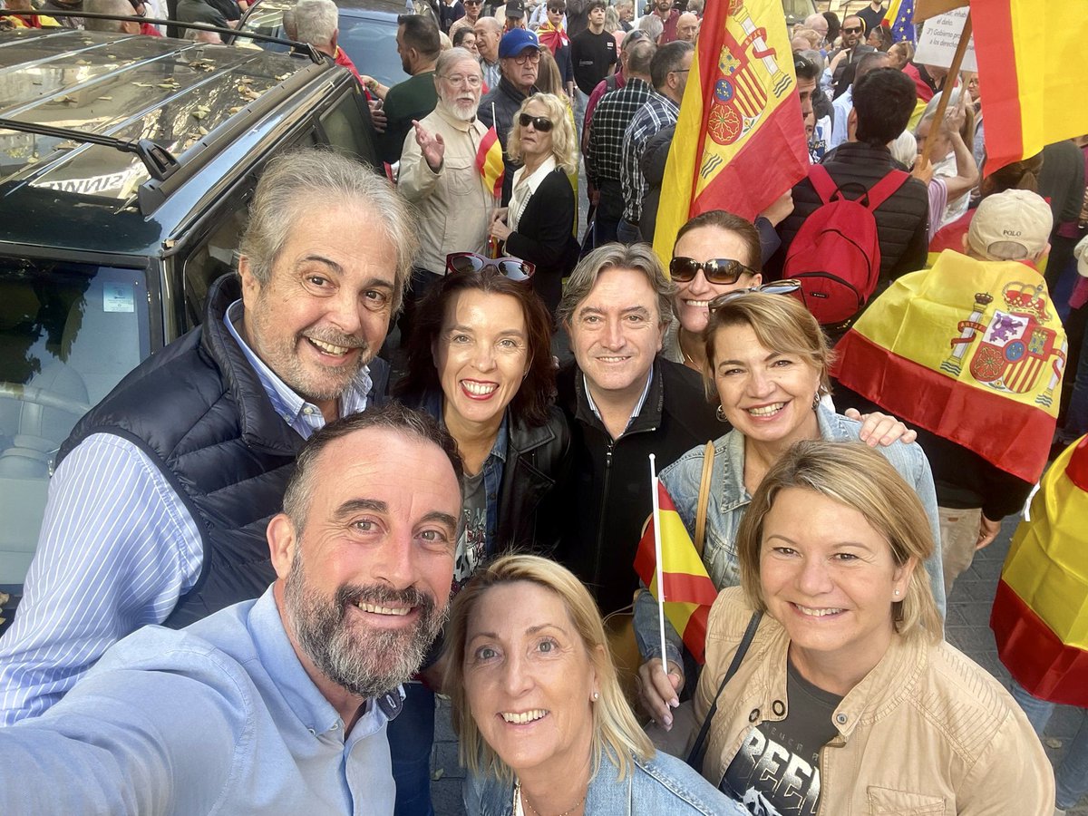 ppbalears's tweet photo. Sortim al carrer de manera pacífica per dir no a l’amnistia i als acords que han permès la investidura de Sánchez com a president d’Espanya.  

#EspañaNoseRinde
#BalearsNoSeRinde https://t.co/bgw0ElenR3