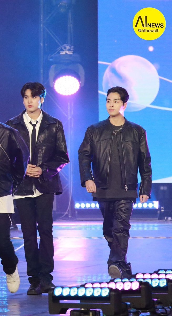 To all k-drama directors out there,
Please cast them in one drama together🫠🙏🏻