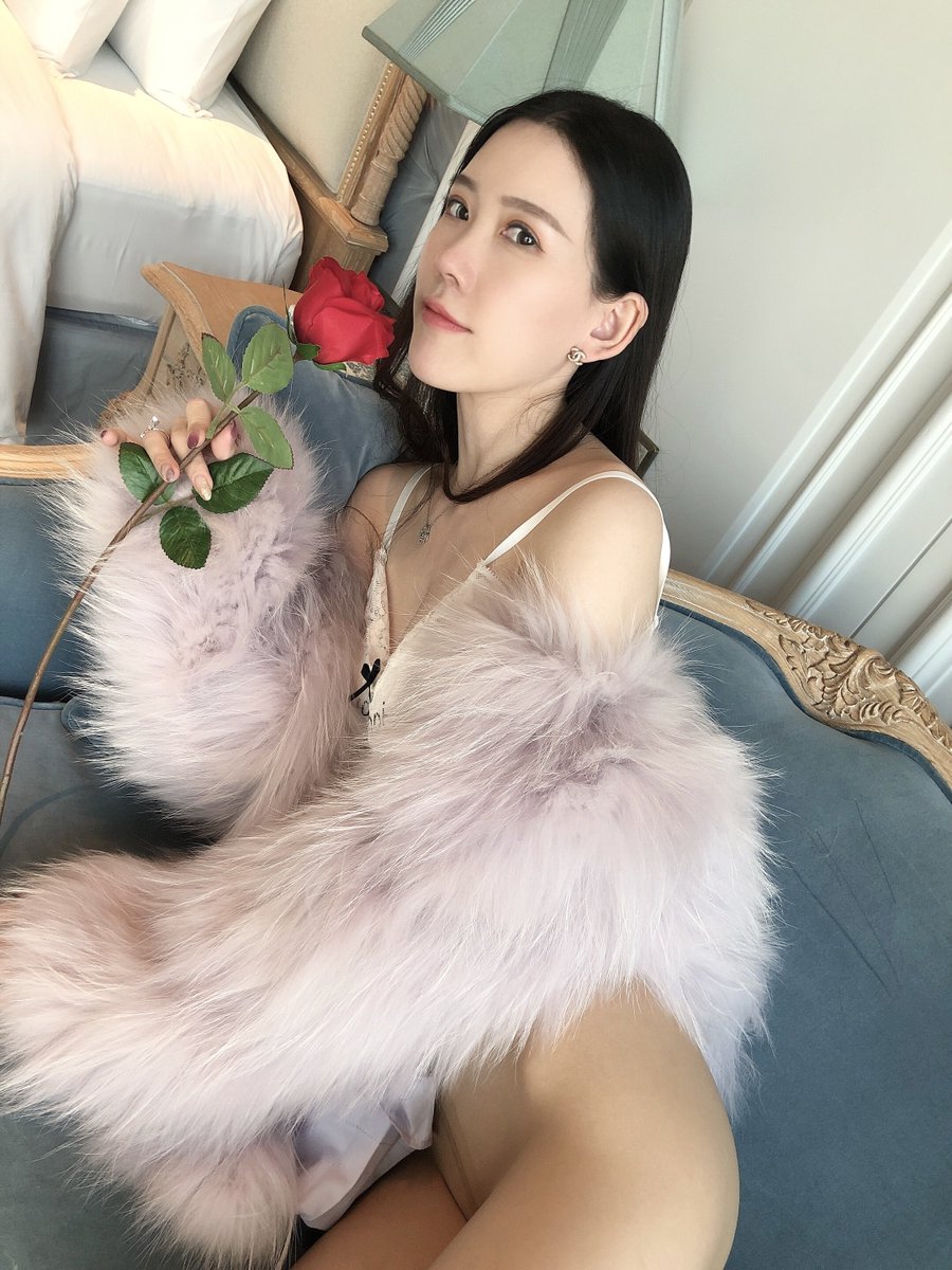 #丝袜  #美腿 #反差

灵魂是一朵难养的花🌹 https://t.co/L9yEkATcUV