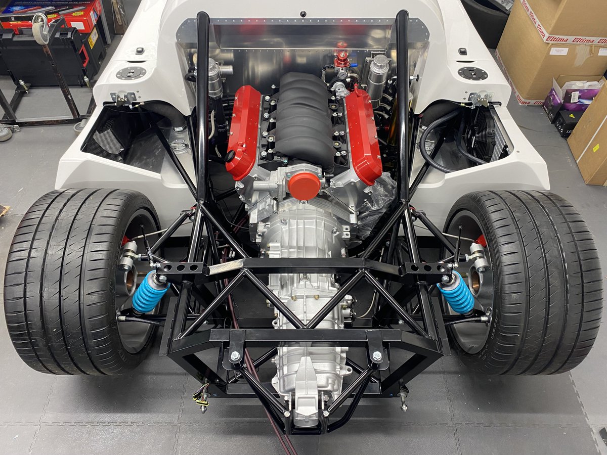 LS3 engine installation in mid process, the perfect set up and weight distribution in our chassis.
#ultimars #supercar #LeMans24 #carswithoutlimits