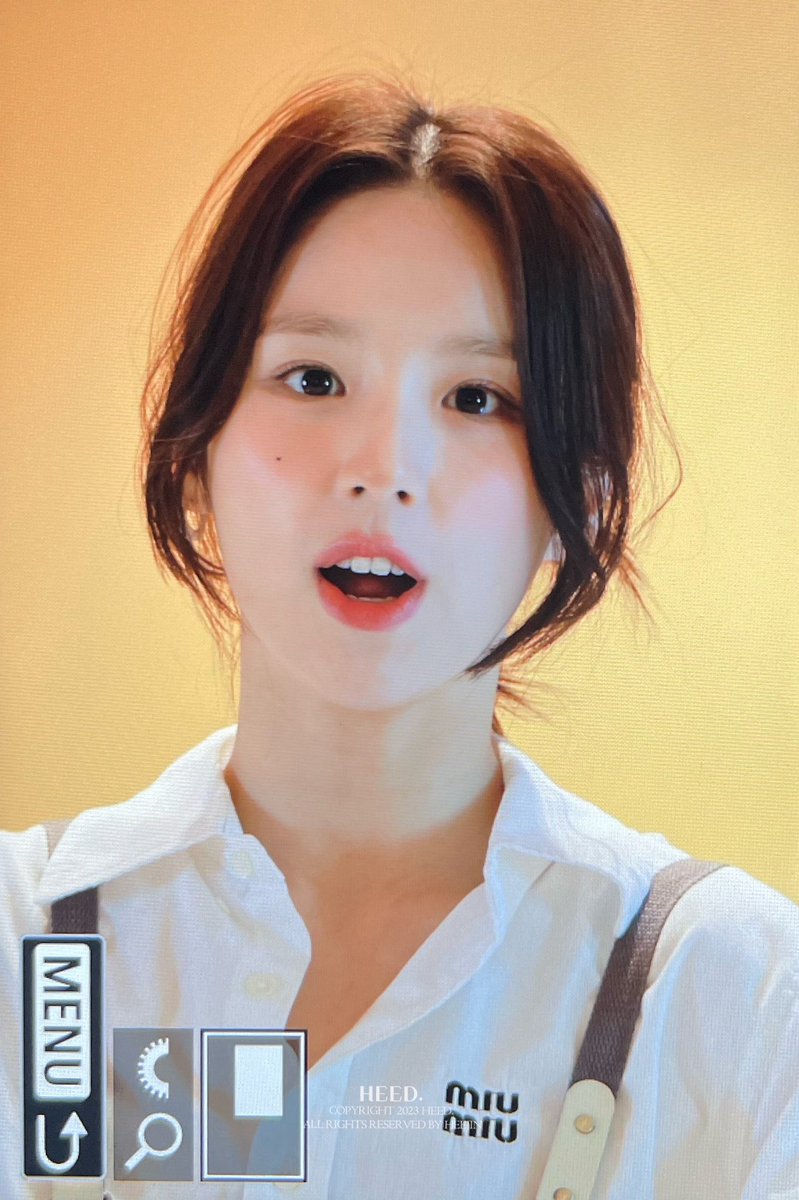 JHJS2S2's tweet photo. 이 강아지 알바생... 알바 첫날이라 많이 정신없었나보다 머리가 부스스 해 https://t.co/zYCAxfStA9