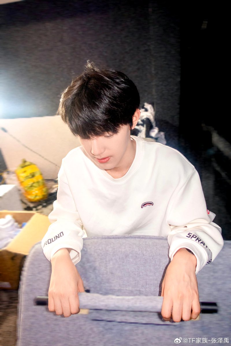 alienzxm's tweet photo. @denglujihua ＃张泽禹
💚🤍💚My little tiny baby😚😚😚love you https://t.co/6Z9bo4fG7O