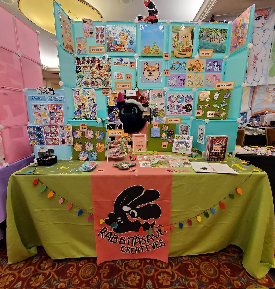 Hey look it me! 
We are open here @PonyCiderfest please come by and pick up some cute stuff from a cute critter!
#PVCF23 @OomlesArt little mini pop-up shop here too!!!