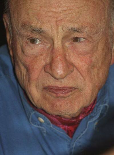 Todos estos caracteres propios de la evolución de la vida se encuentran, conforme a otras modalidades, otras
complejidades, en la historia humana, particularmente la relación entre evento y evolución, y la relación entre
creación y desorganización.

#EdgarMorin