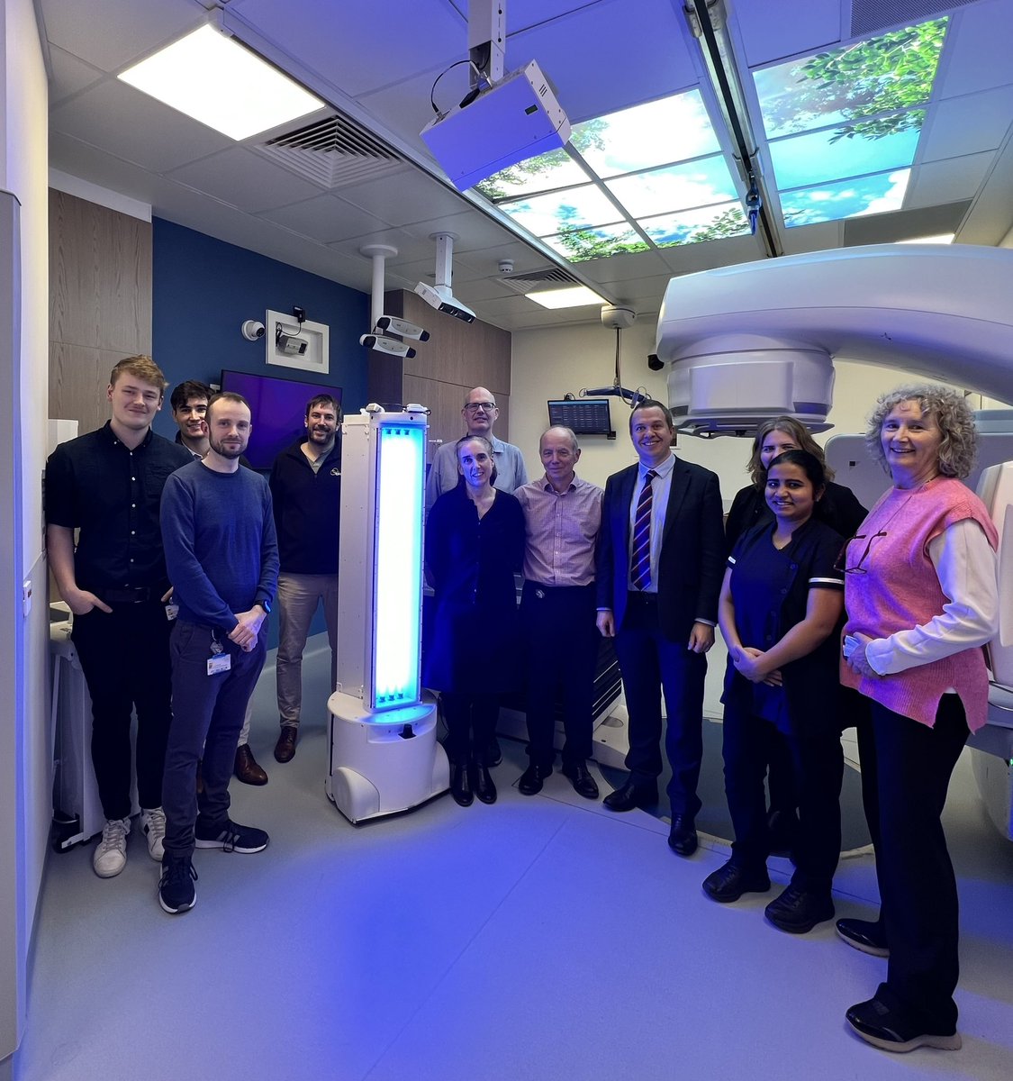 Physicianeer's tweet image. Great to have the innovative @Akara_Robotics team demonstrating the potential of #Violet to rapidly disinfect clinical areas between radiotherapy sessions enabling more patients to use our state of the art @saoltagroup #LINAC facilities 🤖 🩺
