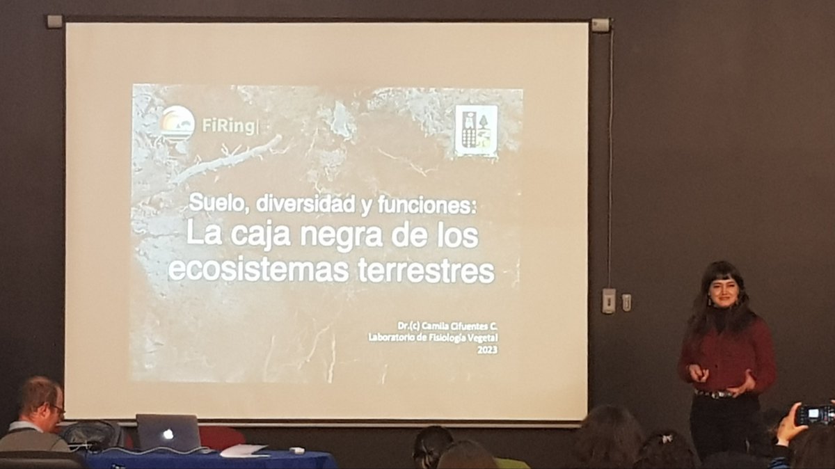 Disfrutable edición de "Tu Ciencia en 5 Minutos" donde 14 estudiantes de los programas de postgrado alojados en el <a href="/ICAEv_UACh/">Instituto de Cs. Ambientales y Evolutivas (UACh)</a> (Mag. Ecología Aplicada, Mag. Genética y Doc. Ecología y Evolución) presentaron avances de sus tesis 🎓🐟🦠🌿💥