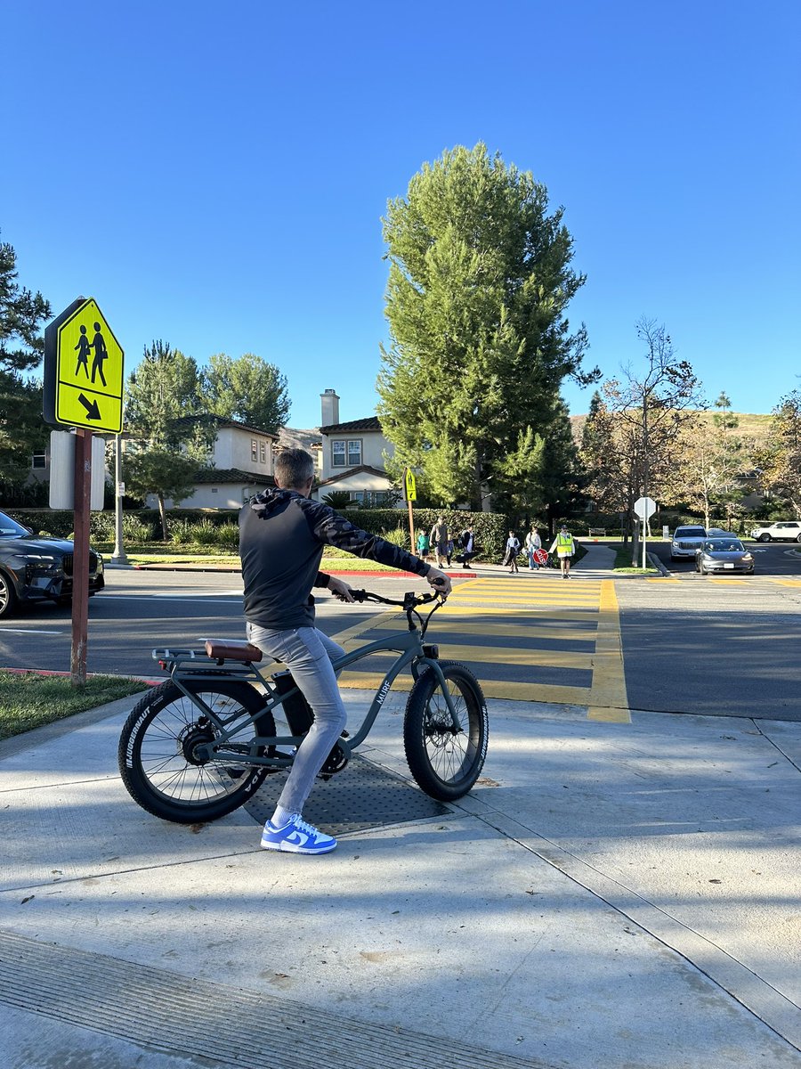 Aynı zaman diliminde, dünyanın başka bir noktası.. California 🌞 #bisiklet