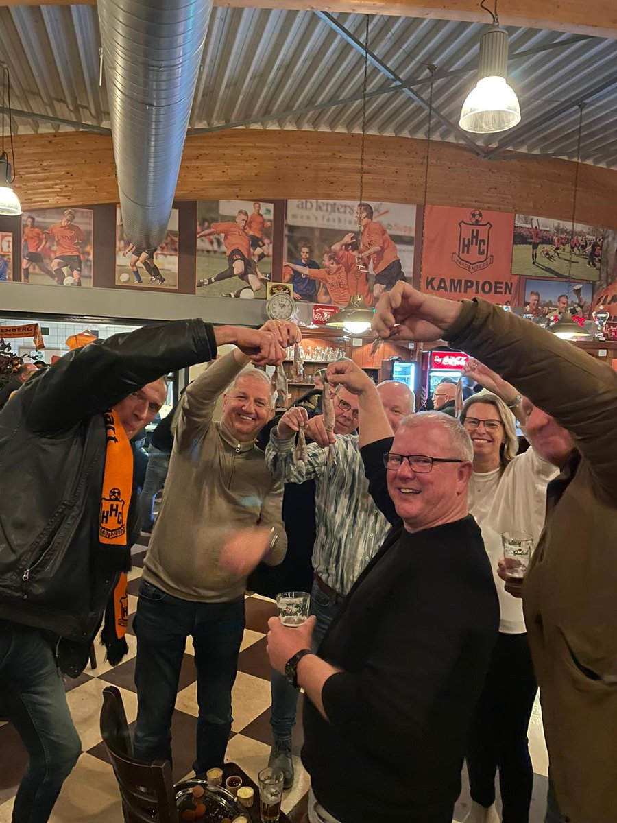 HHCClubSupport's tweet image. Hee @DeSchollekoppen bedankt voor de haring, vrienden!